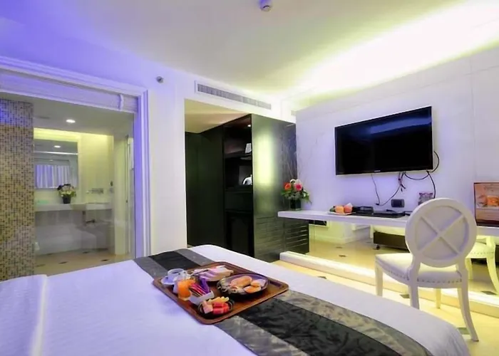 Aspira Skyy Sukhumvit 1 ホテル