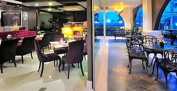 Aspira Skyy Sukhumvit 1 ホテル バンコク都